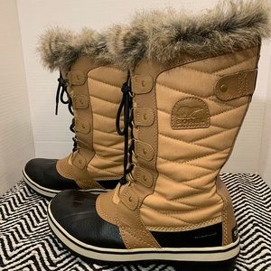 Worn Once-Women's Sorel Tofino II-Waterproof Winter Boots